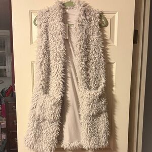 Fuzzy Cream Sleeveless Vest